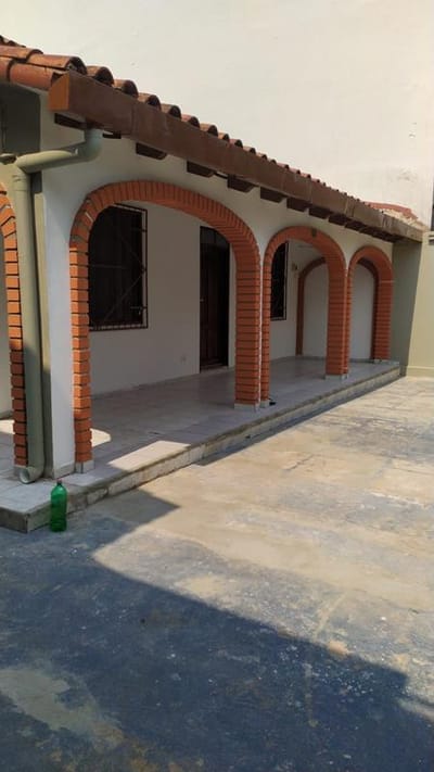 Casa en alquiler para oficina avenida Paragua. 