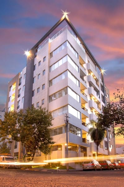EN VENTA: DEPARTAMENTO EN LAS MERCEDES EDIFICIO LA MERCEDIA 