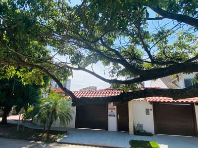 CASA EN VENTA A 1 CUADRAS DE AV BENI (TERCER ANILLO)