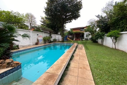 Vendo casa de 3 habitaciones con piscina con terreno de 863 M2 en Nazareth