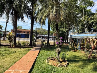 VENDO AMPLIA CASA EN LOMA PYTÃ, ASUNCIÓN