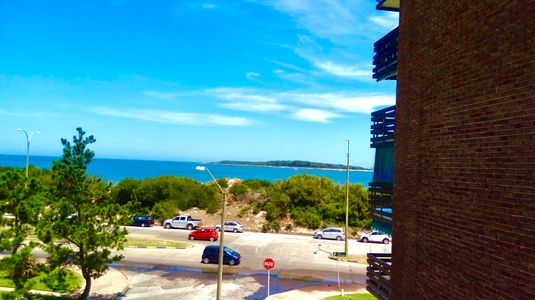 Apartamento Frente Al Mar Parada 15 De La Playa Mansa. Edificio Euromar.