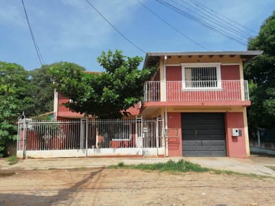 VENDO CASA DE DOS PLANTAS EN FERNANDO DE LA MORA ZONA SUR