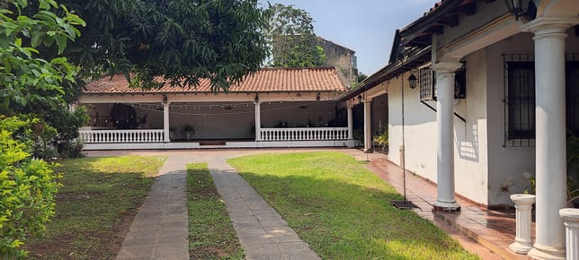 Casa en esquina Centro de Luque