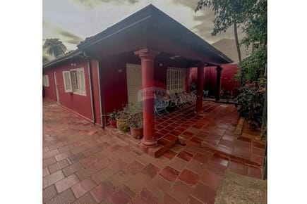 VENDO CASA A REFACCIONAR EN VILLA AURELIA