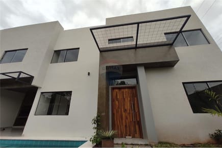 VENDO DUPLEX CON PISCINA A ESTRENAR EN LUQUE
