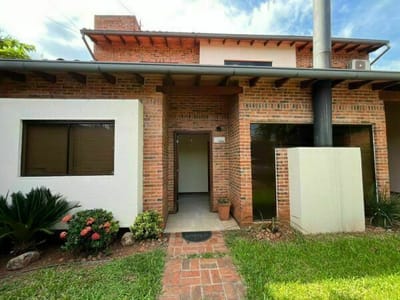 ALQUILO HERMOSA CASA EN LAMBARÉ A 3 CUADRAS DEL SUPERMERCADO PUEBLO