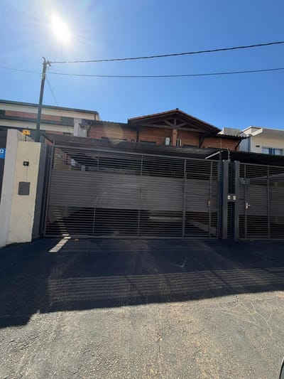 DÚPLEX C QUINCHO Y PATIO EN VENTA – BARRIO MBURUCUYA
