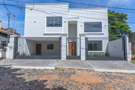 VENDO CASA A ESTRENAR EN BARRIO MBURUCUYA