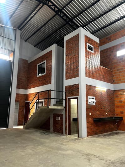 Vendo depósito de 700m2 en Mariano Roque Alonso
