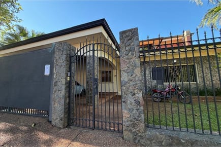 Casa en alquiler en Mburicaó 