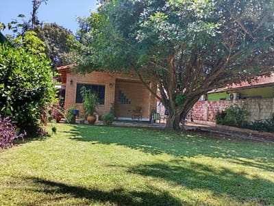 EN VENTA CASA BARRIO SANTA ANA CIUDAD DEL ESTE