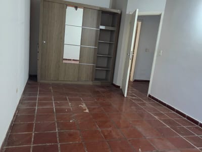 ALQUILO AMPLIA CASA EN BARRIO KENNEDY – LAMBARÉ