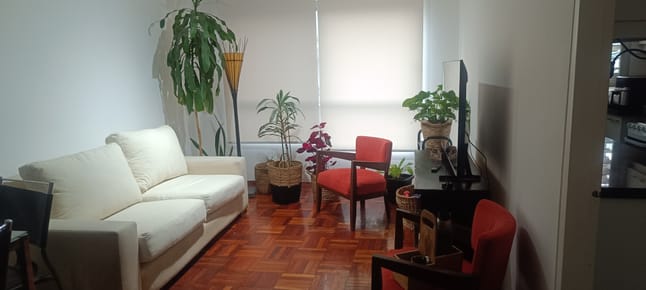Dueño Alquila Apartamento Pocitos Al Frente , Primer Piso Con Amplio Patio