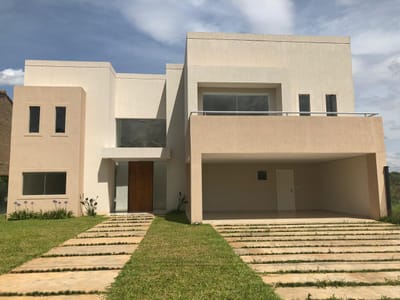 SURUBI'I MARIANO ROQUE ALONSO, EN VENTA HERMOSA CASA DE 3 DORMITORIOS EN SUITE 