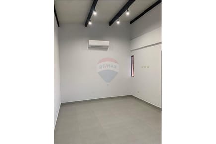 VENDO DUPLEX A ESTRENAR EN LUQUE BO. LAURELTY