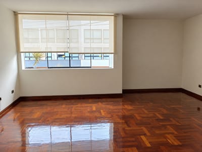Alquiler Departamento De 100 M² Con 3 Dorm. Y 1 Estacionamiento En San Borja