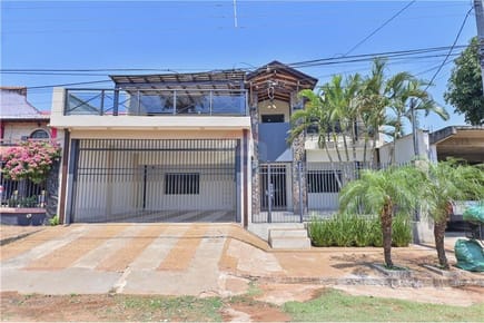 VENDO CASA EN LAMBARE ZONA CENTURY PLAZA