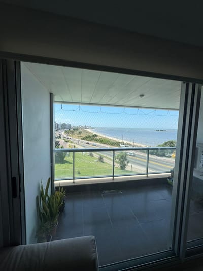 Alquiler De Apartamento En Malvin 3 Dormitorios, 2 Baños Y Doble Cochera