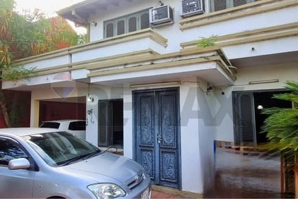 En venta casa residencial en esquina.