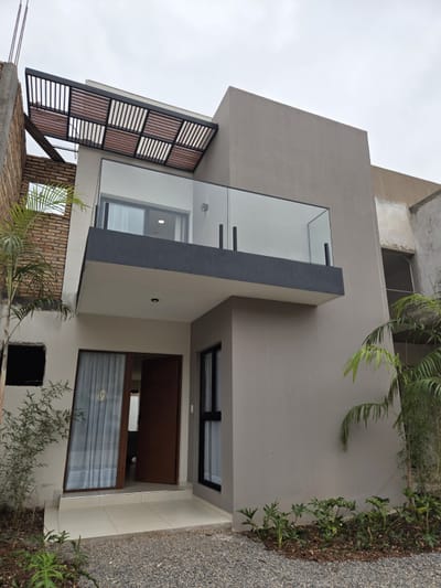 CASA EN BARRIO CERRADO EN LAMBARE ZONA COLEGIO SEK