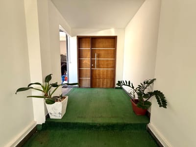 VENTA DE CASA CON RENTA ACTIVA EN LAMBARE