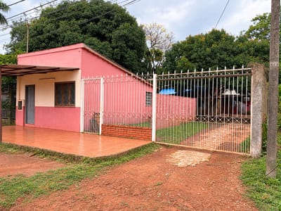 VENDO CASA CON AMPLIO TERRENO EN BARRIO ACARAY