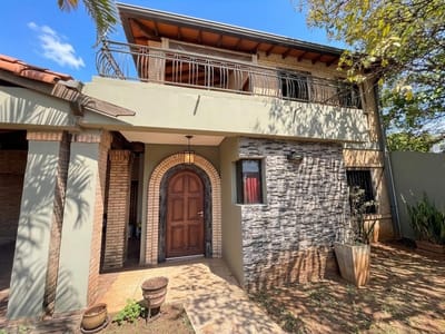   CASA EN VENTA EN LOMA MERLO – LUQUE