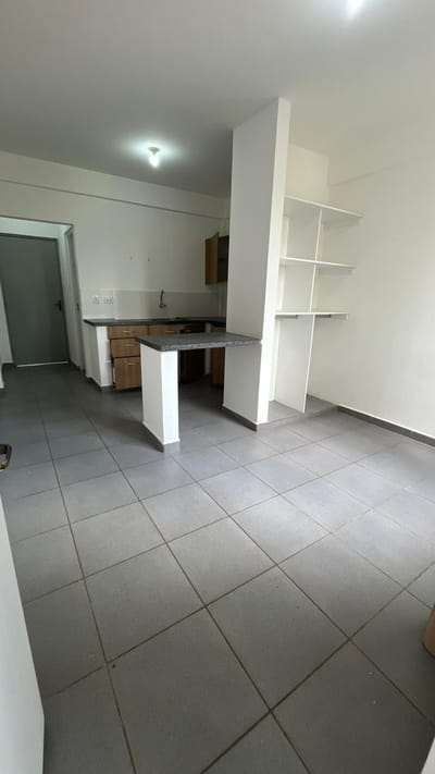 MONO AMB. EN CERCA  A LA UDI