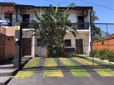 VENDO HERMOSO DUPLEX EN LAMBARE ZONA CANAL 13 CON  PISCINA Y PATIO