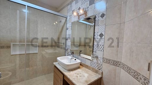 VENDO BELLO DUPLEX EN BARRIO MBURUCUYA