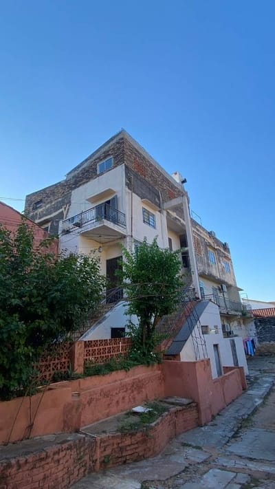 EN VENTA EN VENTA! AMPLIA PROPIEDAD CON PEQUEÑO PATRIMONIO HISTÓRICO