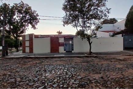 VENDO CASA EN CARMELITAS EN ESQUINA