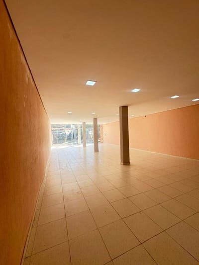 ALQUILO SALON COMERCIAL EN FERNANDO DE LA MORA 