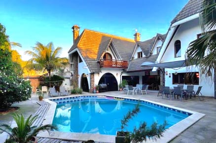 Alquilo Casa de 5 habitaciones más 5 cocheras en Villa Aurelia 