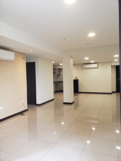 VENDO AMPLIO DEPARTAMENTO de 3 dormitorios en suite. 