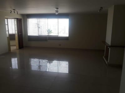 Vendo Dpto de 200 mt2. Paseo de la república cdra 62 Miraflores US$ 320,000