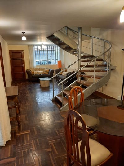 Vendo Casa Pueblo Libre alt 16 Av Brasil y 3 Av Bolivar 3 pisos US 330,000