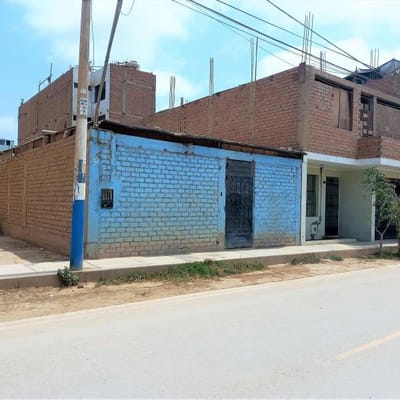EXCELENTE OPORTUNIDAD OCASIN CASA COMO TERRENO FRENTE A PARQUE