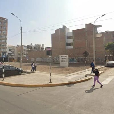 TERRENO EN ESQUINA EN AV LOS FAISANES SURCO M PARAMETROS  PISOS