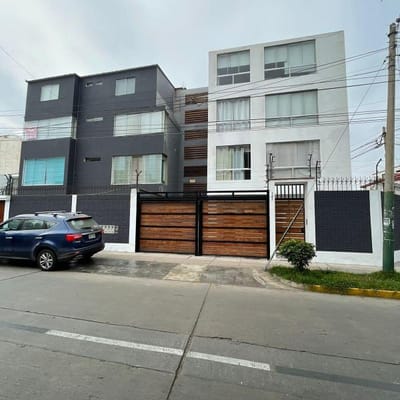 AMPLIO DEPARTAMENTO DE m CON COCHERA EN SURCO URB LOS ROSALES ER PISO