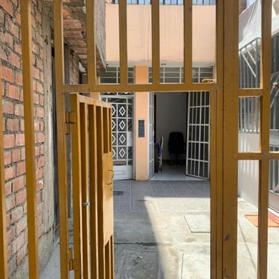VENDO EN AV  DE JULIO  LA VICTORIA  PISOS MAS AZOTEA   AT ML AC M