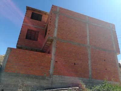 VENDO CASA DE 3 PISOS EN OBRA GRUESA A DOS CUADRAS DE LA CIRCUNVALACIÓN