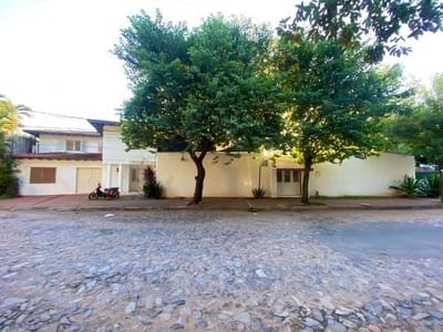 SE VENDE CASA A UNA CUADRA DE CASA RICA ESPAÑA, SOBRE LA CALLE DOCTOR BESTARD!