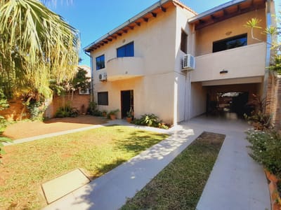 VENDO CASA EN LAMBARÉ ZONA SUPERMERCADO EL PUEBLO