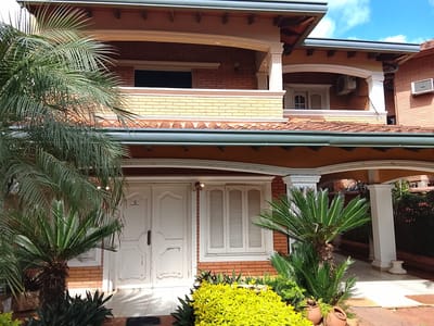 Vendo residencia en Fdo Mora Zona Sur 696m2