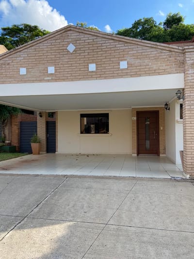 Hermosos duplex en Barrio Cerrado