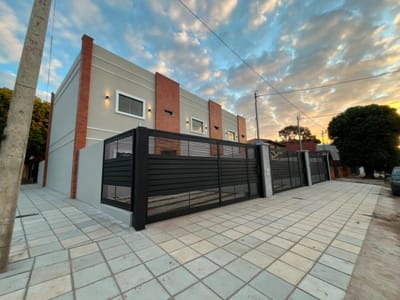 TRIPLEX  EN FERNANDO DE LA MORA (BARRIO PITIANTUTA)!!!
