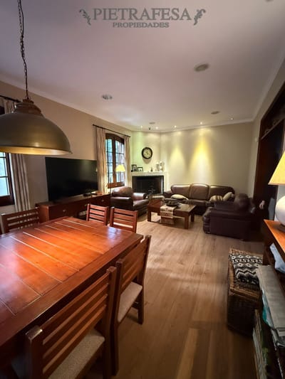 Casa a la venta, 4 dormitorios, 3 baños, patio, terraza con jacuzzi, garaje 3 autos - Pocitos