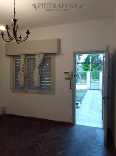 Casa en venta con renta 3 dormitorios, 2 baños,gje-Colón